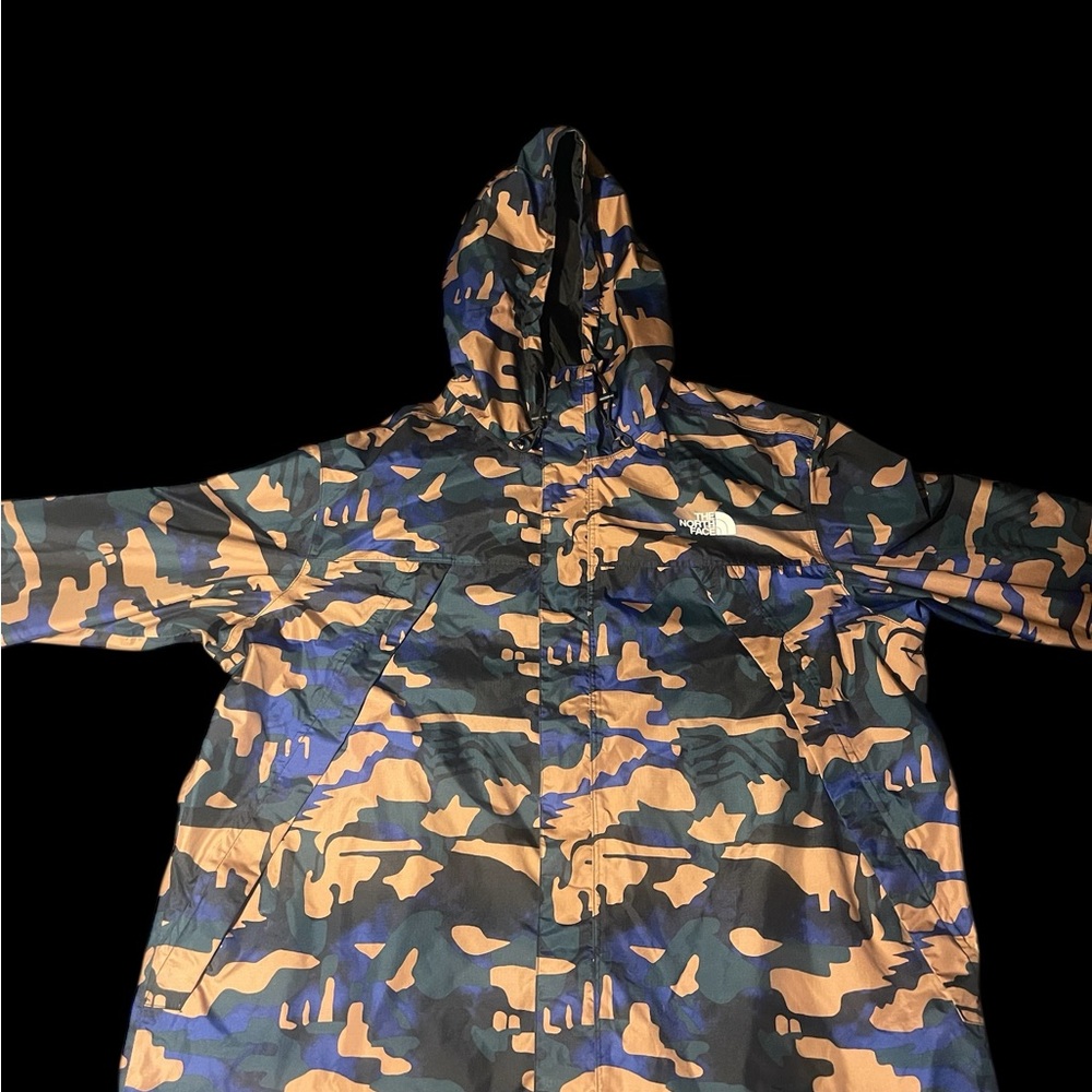 THE NORTH FACE CAMO WINDBREAKER